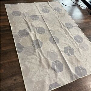 RUGGABLE Geometric Patterned Area Rug - Cream and Gray - includes Ruggable Pad